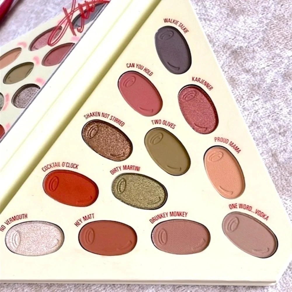 Brand New Kylie Jenner Kris Collection Eyeshadow Palette & 7-Piece BH Brush Set